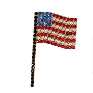 DOROTHY BAUER DESIGNER VINTAGE RHINESTONE AMERICAN FLAG BROOCH